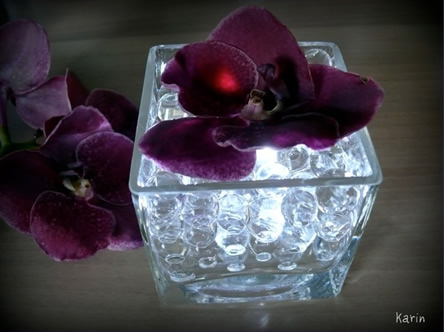 Eenvoud siert: bloemstuk met ledjes